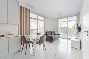 Apartament Messa White II z Basenem Letnim by HolidaySun