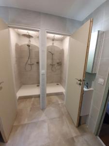 Maisons de vacances French Cottage prive calme en bord de riviere : photos des chambres