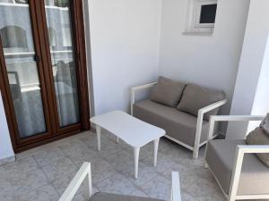 Isidoros home
