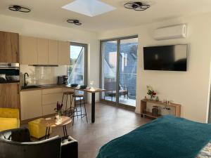 Apartament Słoneczny widok boczny na jezioro