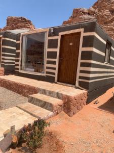 WADI RUM-Bedouin Tents and Jeep Tours