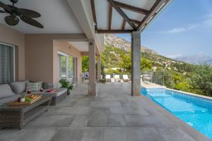 Villa Porto Mimice, 40sqm Heated Private Pool, 4 bedrooms, Sauna, Gym, Billiard