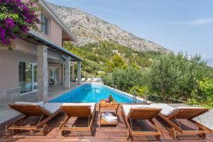 Villa Porto Mimice, 40sqm Heated Private Pool, 4 bedrooms, Sauna, Gym, Billiard