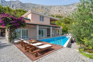 Villa Porto Mimice, 40sqm Heated Private Pool, 4 bedrooms, Sauna, Gym, Billiard