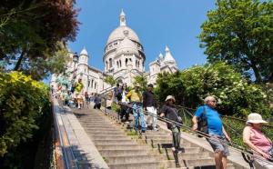 In front of Sacré Cœur - 2 Bedrooms in last floor