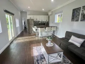 Naples Charming Cottage - Harker