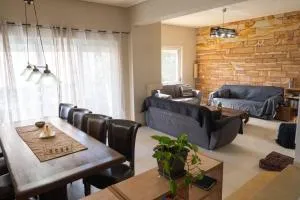 Angela quiet, modern house - Léïka