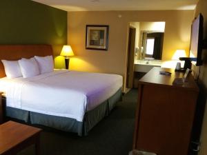 King Room - Non-Smoking room in Days Inn by Wyndham Fairfield