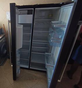 Grand appartement ensoleillé, suite parentale, 2 salons, 2 salles de bains, 2piscines, stationnement privé, à 750m de la plage Mimosa