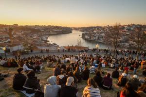 Cozy - Bus & Parking - 5min from Downtown Porto & Gaia