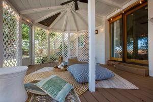 Oasis Retreat - Hot Tub - King Bd - Fire Pit - Games - Near Golf - 4 Bdrm - Sleeps up to 12