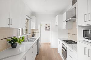 Elegant Double Room at Botany - Mins to Airport - Shared Bathroom