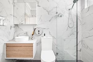 Elegant Double Room at Botany - Mins to Airport - Shared Bathroom