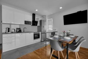 Luxury and modern apartment with sea view and garage