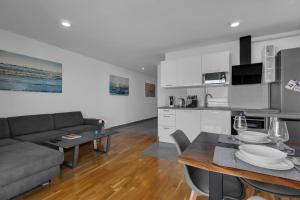 Luxury and modern apartment with sea view and garage