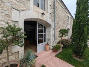 Appartements Appartement historique avec piscine, salle de jeux, et jardin - ideal famille et amis - FR-1-653-261 : photos des chambres