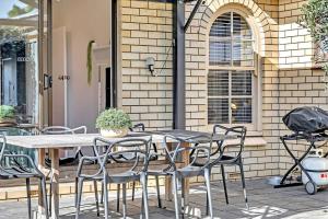 West Beach Hideaway - A Relaxed Coastal Locale