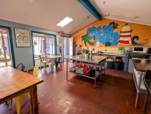 Ozzie Pozzie Backpackers