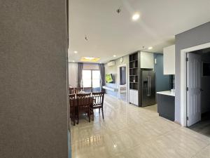 Luxury Apartment inside Monarchy