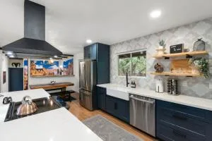 Walk to GC Train Depot and Route 66, king beds, game room, BBQ, firepit - آش فورك