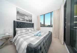 Modern Urban Oasis in the Heart of Chinatown