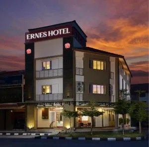 ERNES Hotel Bayu Mutiara - 巴力文打