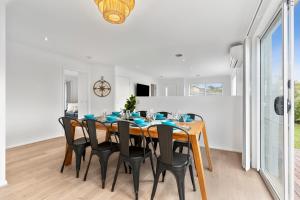 Haven in Grove quiet area, comfort, close to beach and shops