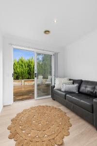 Haven in Grove quiet area, comfort, close to beach and shops