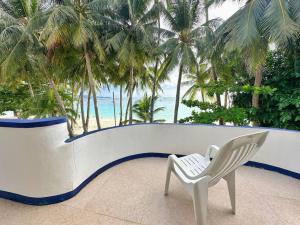 Ocean View Apartment - Absolute Beachfront with Kitchen, Netflix and Fast WiFi