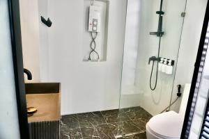 Hash Apartment Silom Soi 3 - hip and funky with rooftop view