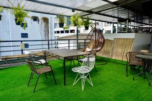 Hash Apartment Silom Soi 3 - hip and funky with rooftop view