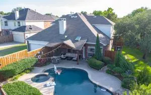 Oasis in Frisco with Heated Pool & Spa & Piano & Billiard & King Bed - Aubrey
