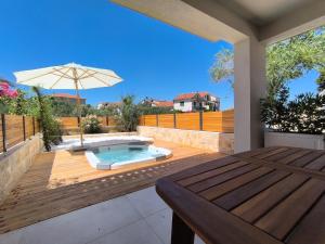 Villa Lojena, luxury studio with Jacuzzi id 112