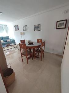 Apartamento con piscina y parking