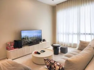 Austin Crest -- Muji X Mahjong X Karaoke X Staycation 4BR3B #10pax by Cowidea - Kampong Bukit Lintang