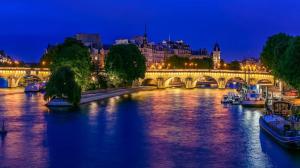 BEST CENTRAL Chambres Privées - Seine & Louvre in the Connected Heart of Paris