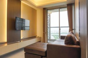 Modern Look and Comfy 2BR Gold Coast Apartment By Travelio