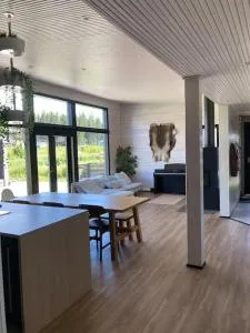 Moderni hirsitalo - Niittylahti