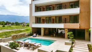 Funtukaki by the Pool