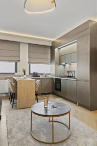 Central Two rooms apartment The Paradise of lights