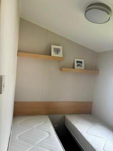 Homely Caravan With Outside Decking Ref 20381Bs