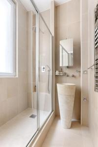 Appartements Invalides Pont Alexandre III Luxury Apartement 2BR : photos des chambres
