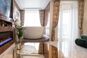 AMJ Royal Apartments - 110 - Latte