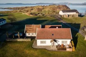 Koselig gammelt gårdstun - Вік