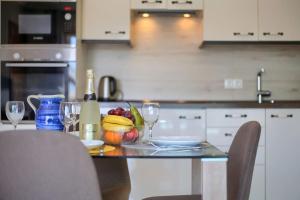 La Concha Beach Apartments with pool for kids!