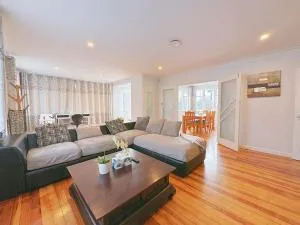 Charming Spacious 4 BR house - Gracefield Charming Spacious 4 BR house - Gracefield