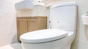 Cozy Stay Studio at Gold Coast Apartment By Travelio