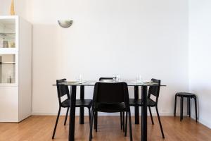 2 Bed 1 Bath Very Bright Apt