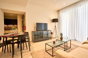 Luxury Apartment with Panoramic Sea views in Mercury Towers