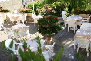 Hotels Logis Hotel Restaurant Les Geraniums : photos des chambres